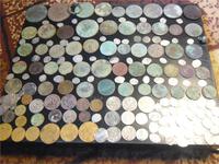 51 царская медная монета , 26 монет советов + 2 серебрянные , 104 царских серебрянных монет . Всего - 183 монеты с начала апреля до вчерашнего дня , то есть до середины октября =)