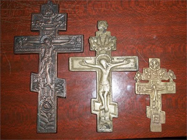 Распятья.