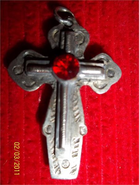 Крестик-серебро.