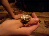 моя первая находка. Золотой перстень. с какими то камнями