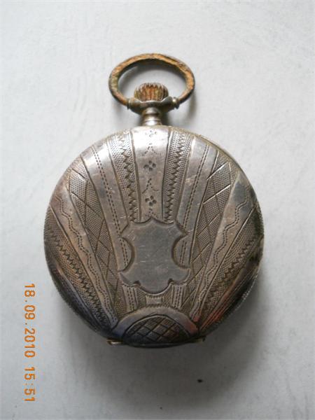 Серебряные карманные часы.
