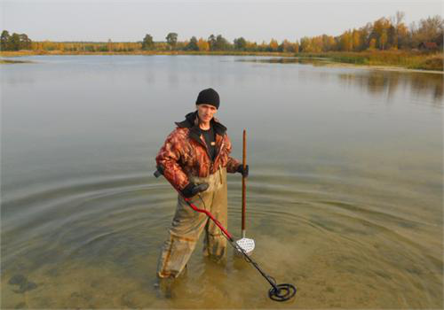 Озеро в 100 метрах от церкви