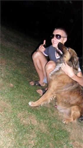 пёс на траве со мною. 