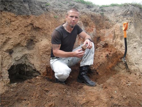 остатки старой печки на реке Карасук НСО