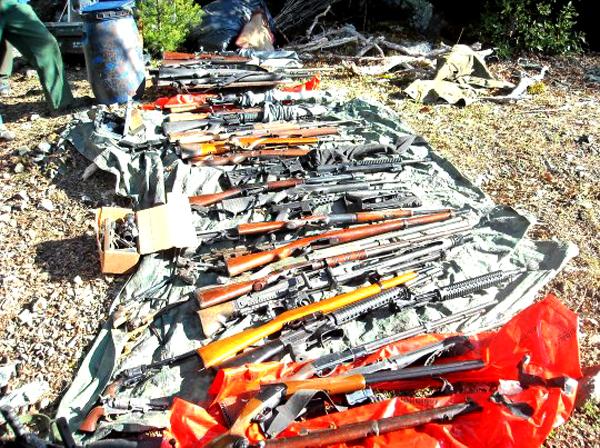 Найдена пиратская  пещера полная оружия.