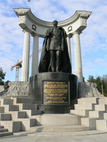 У Храма Христа Спасителя