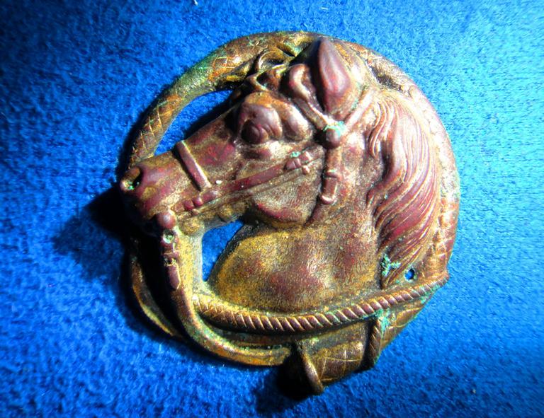 Чеканка с изображением коня. (Вот ты какой, золотой конь Чингисхана)