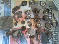 вот так както покапал за бывшем барским имением в леске. в доме был одно время сельский клуб,поэтому пробок немерено клуб 