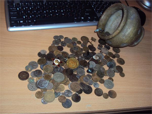 всё добро найдено и подобрано на дороге в селе...
