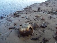 Вот между этого бутора и нахожу монетки,крестики ,кольца без МД :)