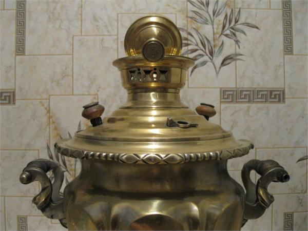 Верхняя часть самовара.