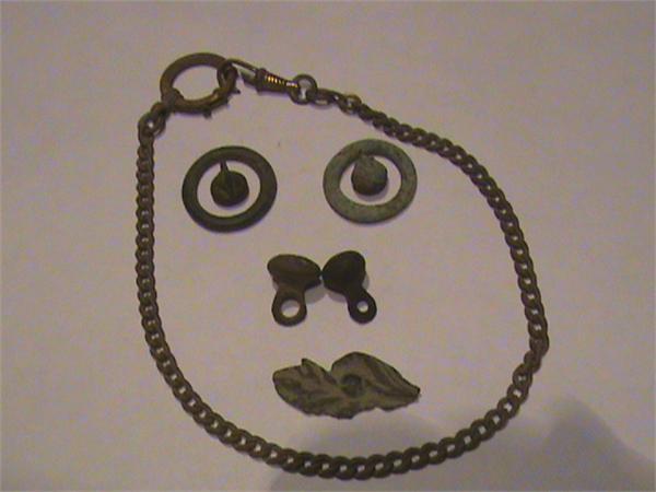 зовут его Хламик