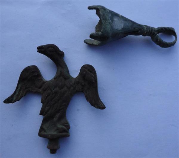 верхний,думаю-наконечник от ножн,низ не знаю