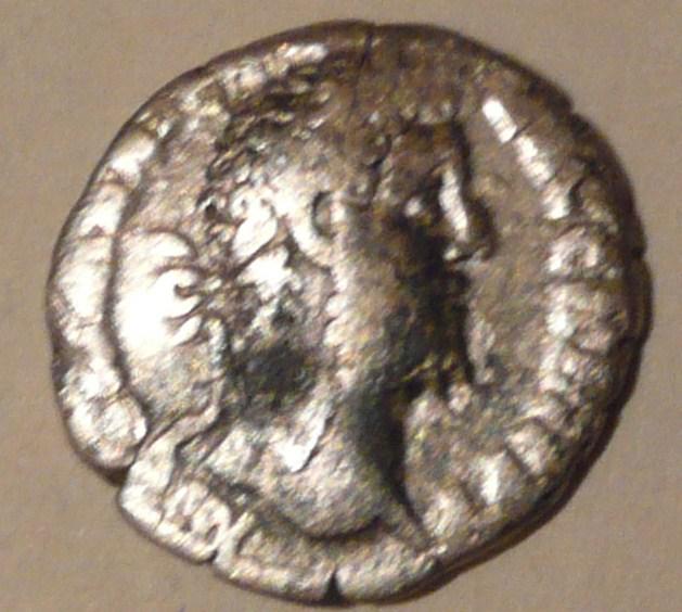 Первый динарик другая сторона