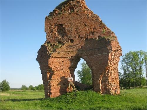 до войны была церковь.