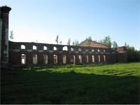 руины аракчеевских казарм.