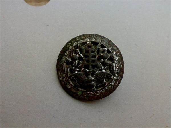 подскажите что это пуговица или оличительный знак