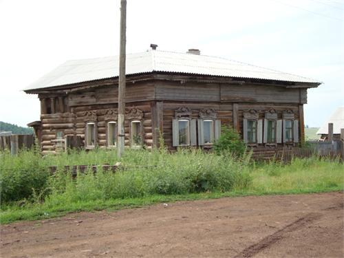Здание бывшей управы в с. Тихоновке.