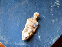 Интересная находка - похоже на человеческую фигурку со склонённой головой