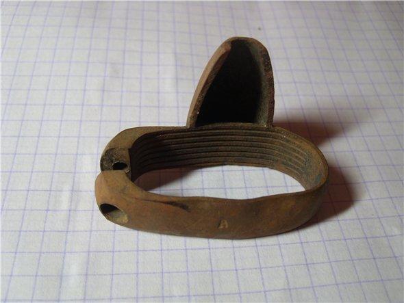 Нижняя гайка от ножен шашки.