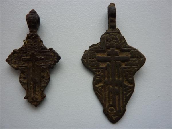 Нательные кресты-детский и женский.