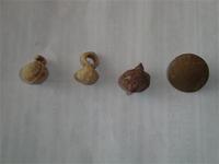 Пуговица обычная и 3 шт пуговицы гирьки