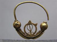 ЗОЛОТАЯ СЕРЬГА по видемому ГРЕКИ виноград амфоры.