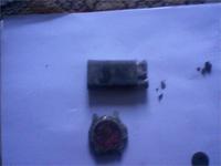 Зажигалка и часы.