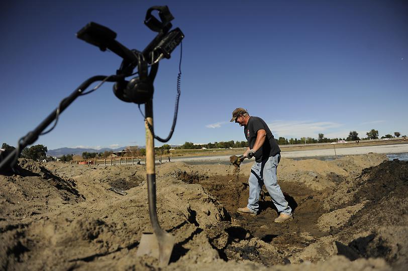 Карл Йохансен работает в поте лица. «Я прихожу сюда каждый день 6 дней в неделю последние 6 недель». (Joe Amon, The Denver Post)