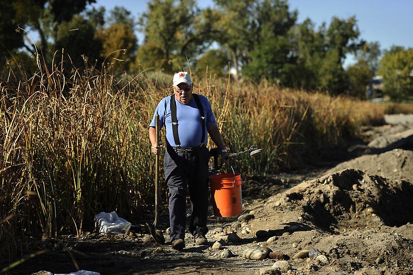 Джим Гриффин направляется к своему месту раскопок. (Joe Amon, The Denver Post)