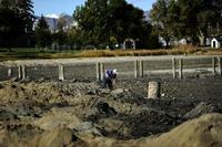 Джим Гриффин за работой на дне озера Беркели. (Joe Amon, The Denver Post)