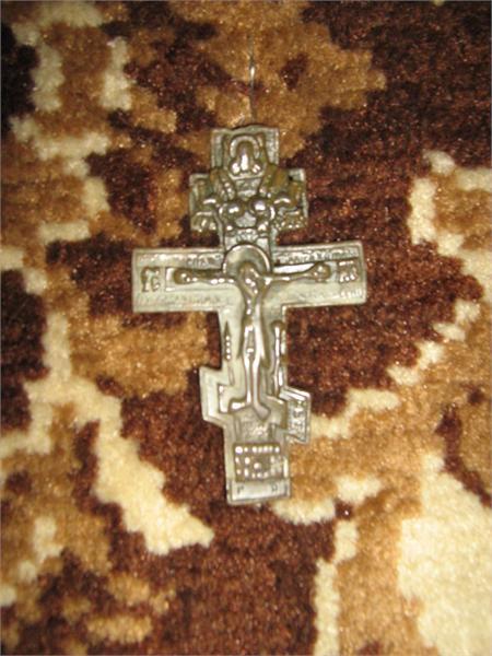 КРЕСТ НАТЕЛЬНЫЙ (БОЛЬШОЙ) УШКО СЗАДИ. ЛАТУНЬ. ЧУТЬ МЕНЬШЕ РАЗМЕРОМ.