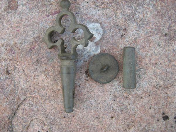 Самоварный кран,пуговка,непонятный колпачек (всё латунь)-ЦВЕТМЕТ КОРОЧЕ :)