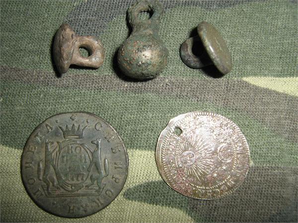 Находки 28.09.2011  монетовидный Жетон Иоганна Конрада Хогера Нюрнберг 1715 - ЖАЛЬ ИСПОРЧЕН ЛЮБИТЕЛЯМИ МОНИСТ....+СИБИРЬ 1 КОП 1777+ 2 МАЛ.+1 БОЛЬШАЯ ГАЛУННАЯ-1