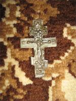 КРЕСТ НАТЕЛЬНЫЙ (БОЛЬШОЙ) УШКО СЗАДИ. ЛАТУНЬ. ЧУТЬ МЕНЬШЕ РАЗМЕРОМ.