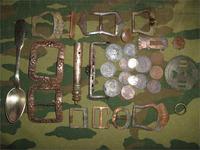 ВСЯЧИНА. Почищенное выглядит красиво.Кстати все эти монеты были найдены в этом кошельке.