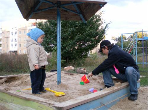 клады можно искать и в песочнице с дочкой :-)