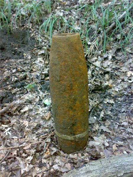 иногда попадается и такие вещи (арт снаряд примерно 200-250мм)