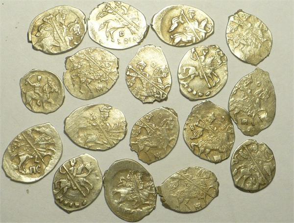 Монетки из распаханного клада.