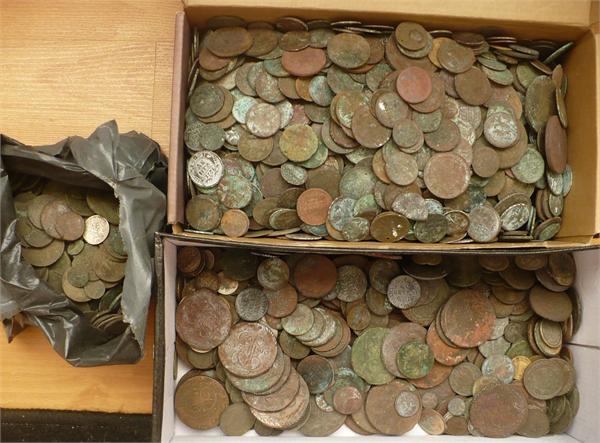 Монетки, которые похуже(более 2-х тысяч). На каждую тысячу монет, поднимается что-то серьёзное(это по моим прикидкам).