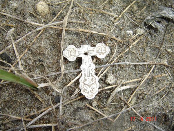 на глубине 7см.