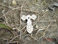 на глубине 7см.