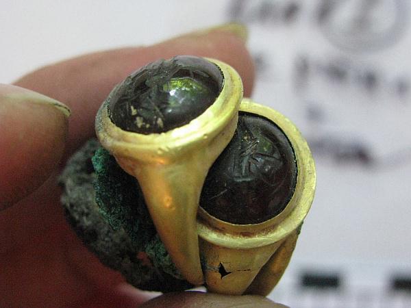 В Крыму найден богатый клад времён Боспорского царства фото 3 участников экспедиции