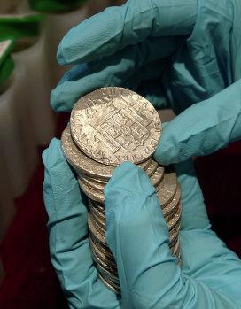 AFP-Spanish Ministry Of Culture Золотые монеты,найденные на кораблеNuestra Senora de las Mercedes