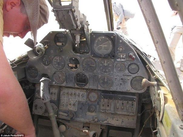 В пустыне Сахара нашли британский истребитель Р-40 “Киттихоук” времен Второй мировой войны фото 4