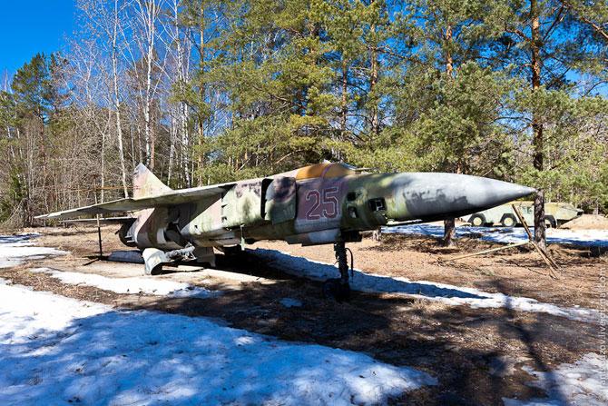 Заброшенная военная техника в лесу рядом с Москвой