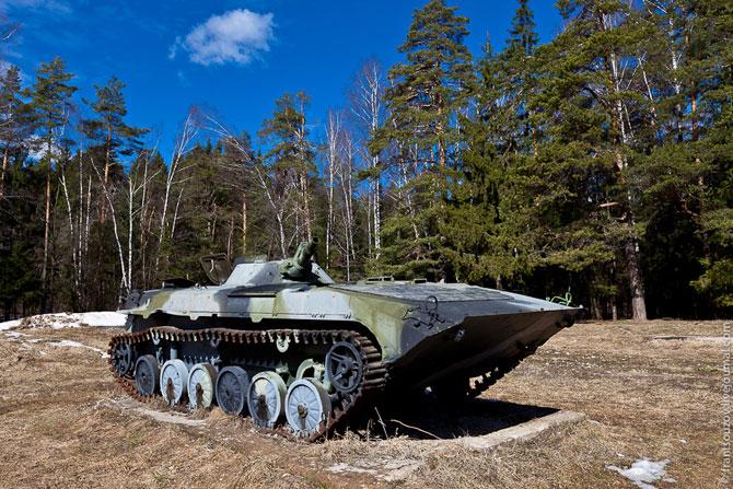 А боевая машина пехоты уже явно сделано не из фанеры