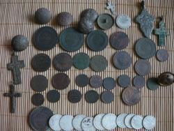 находки за 4 дня поисков.внизу фото закладка лежало 4 медных и 10 серебряных монет