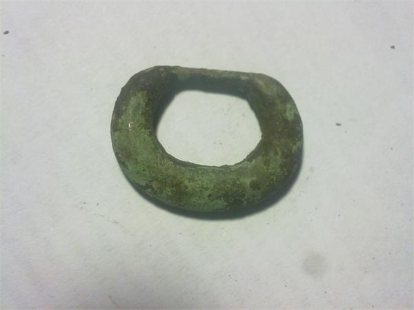 Какаято якобы сережка но точно не скажу ( 