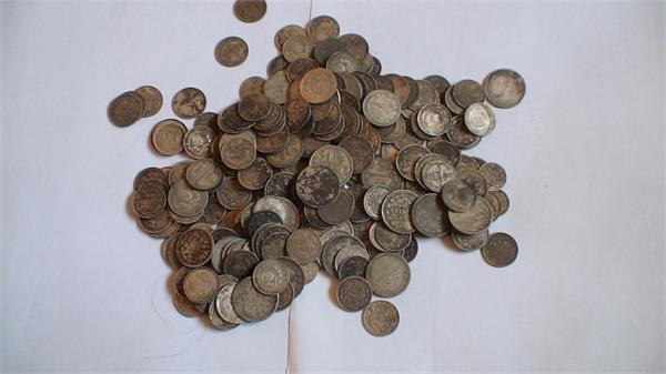 250 монет серебра найдено на одном месте за день +манет 300 простых от 1840 до 1949г